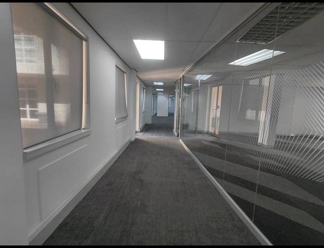 2,415M² OFFICE TO LET IN BRYANSTON